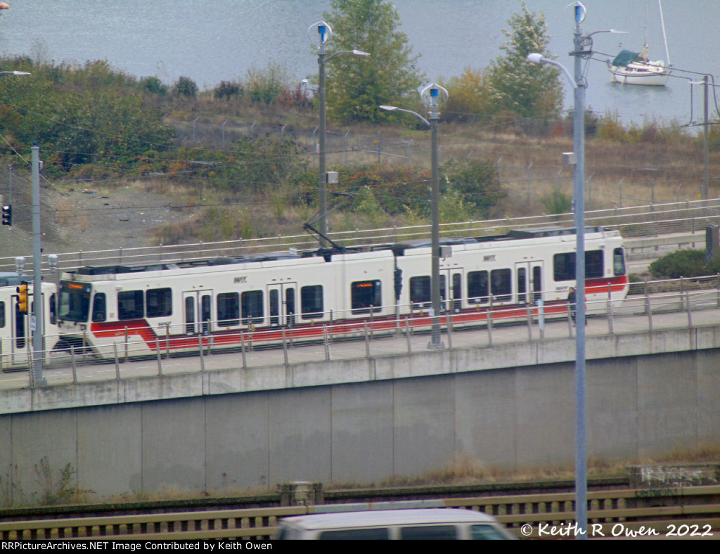 MAX Train on Tilicum Crossing